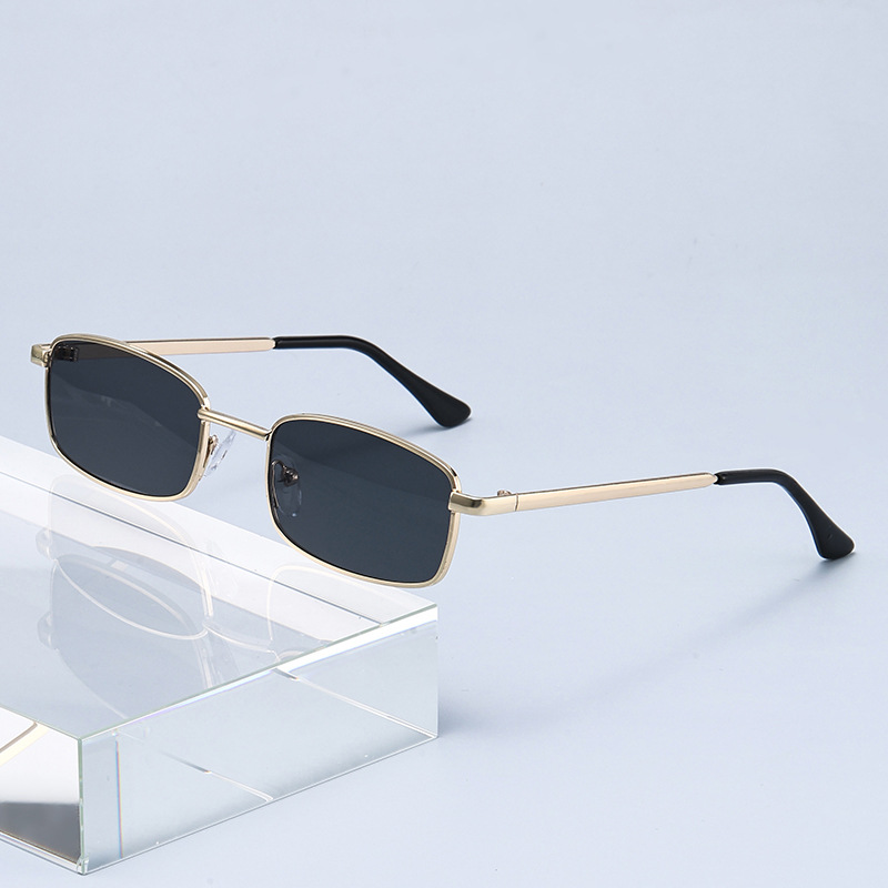 Okulary przeciwsłoneczne w sty – Vintage Fashion Glasses recenzja i cena