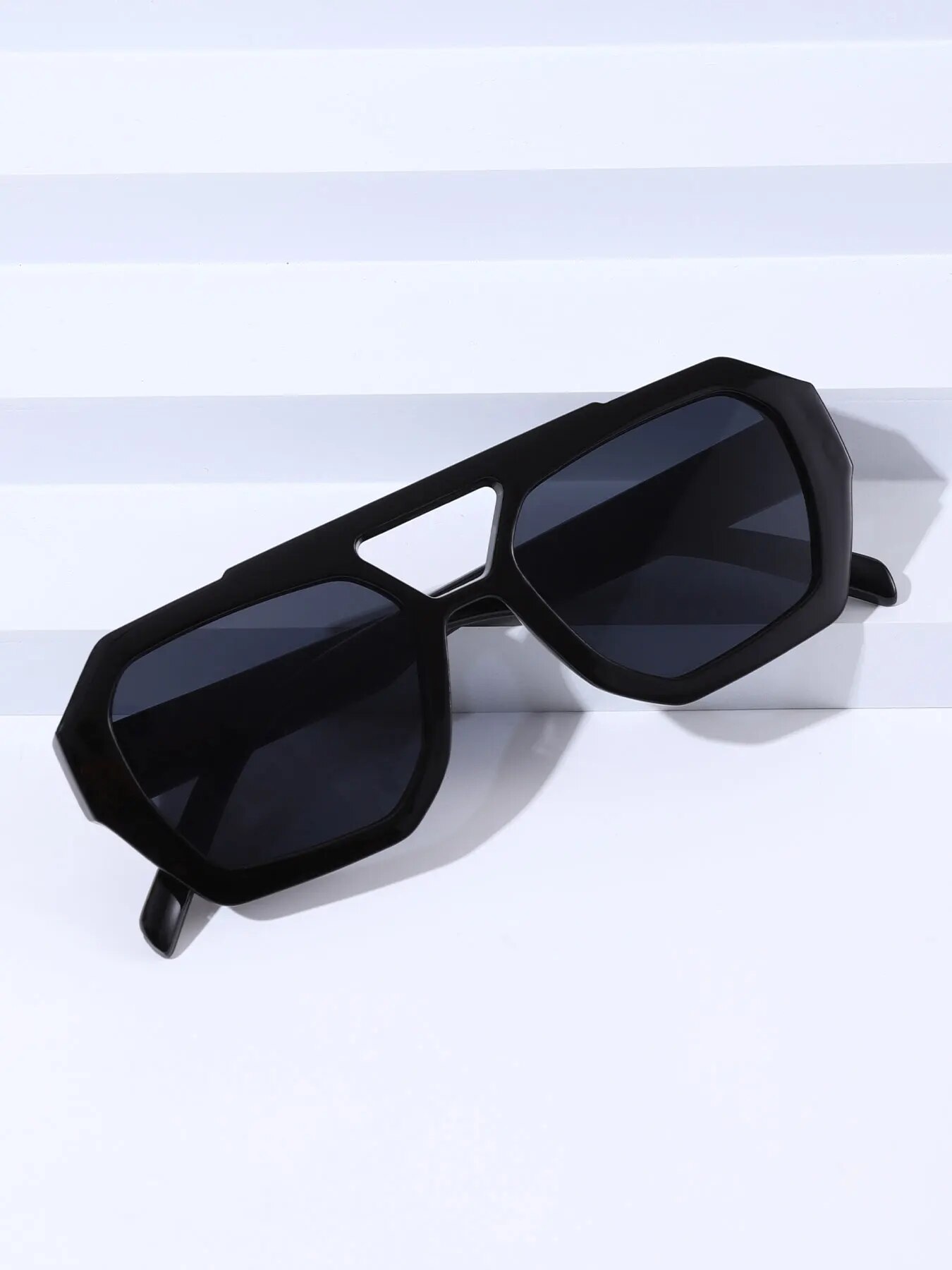 Okulary przeciwsłoneczne w sty – Vintage Fashion Glasses recenzja i cena